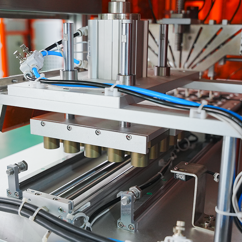 Volautomatische cosmetische aluminium panlaad- en voermachine